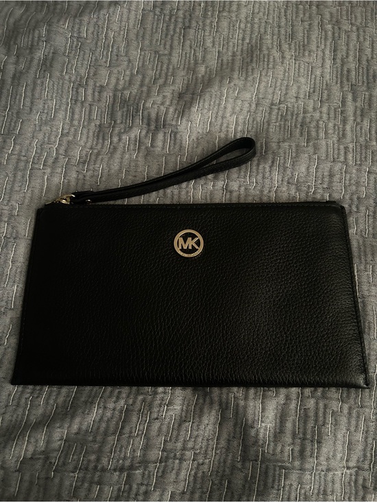 Michael Kors Handbags - Michael Kors Wristlet